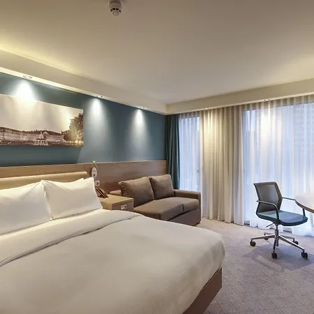 Отель Hampton By Hilton Centre 3*