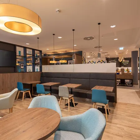 Отель Hampton By Hilton Centre