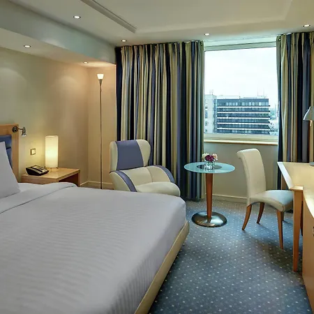 Hotel Hampton By Hilton Centre 3*