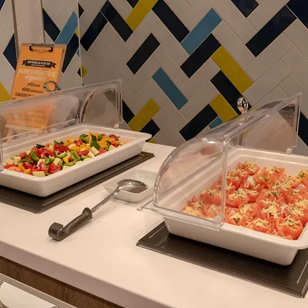Ξενοδοχείο Hampton By Hilton Centre 3*