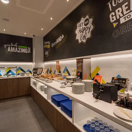 Hotel Hampton By Hilton Centre 3*