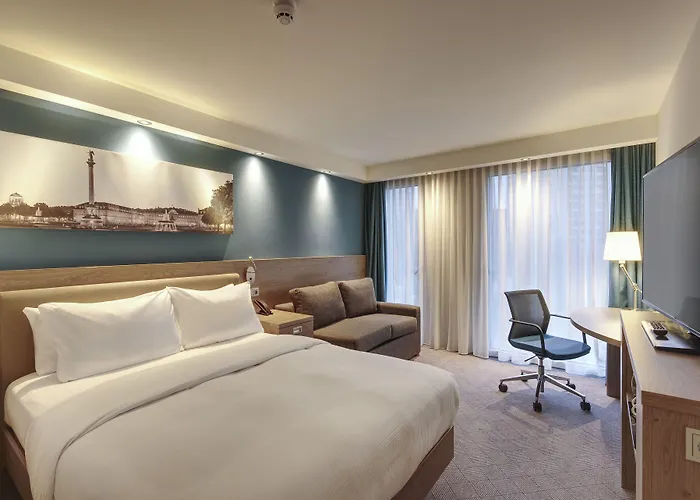 Hotel Hampton By Hilton Centre 3*