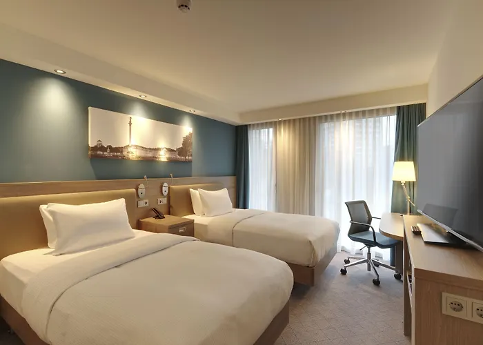 Hampton By Hilton Centre Hotell 3*