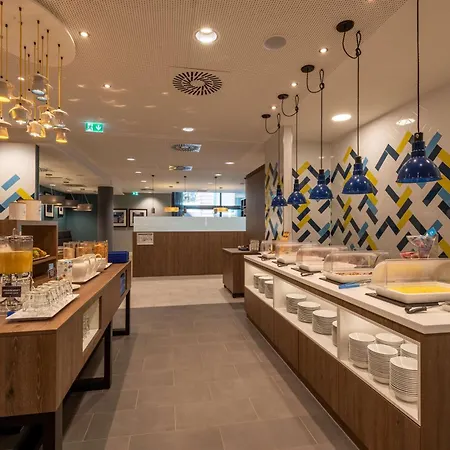 Hampton By Hilton Centre 酒店